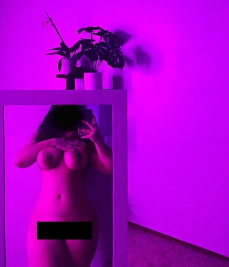 imanluvr model hot pics