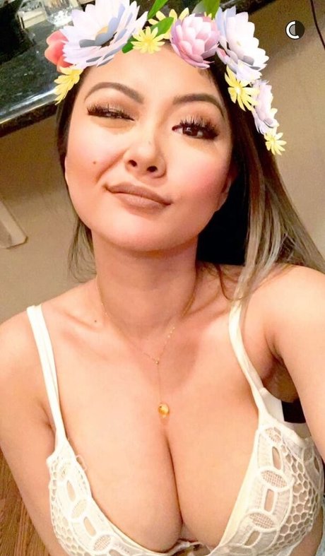 Vickibaybeee nude star images