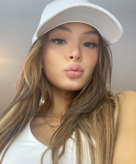 Brighton Sharbino pornstar adult img