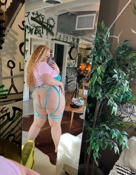 gwenadora erotic star photo