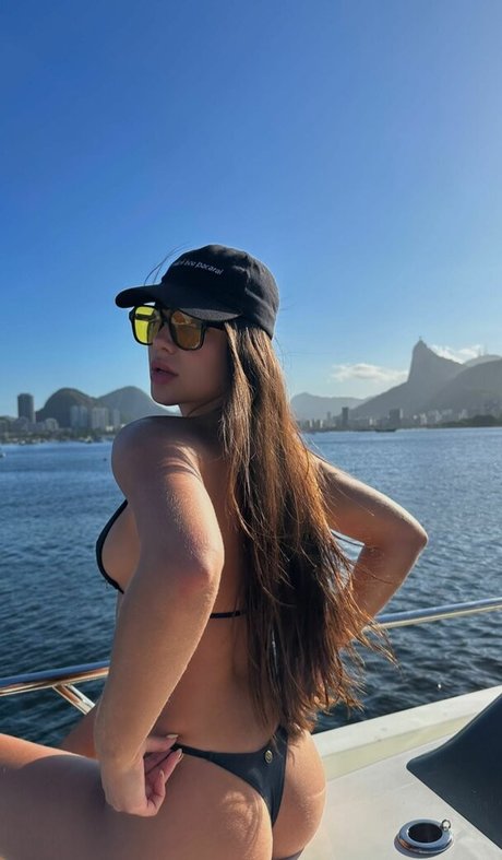 Gabriela Versiani model gallery