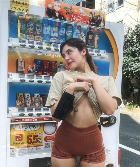 icata pornographic actress photo