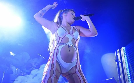 Tove Lo naked actress photo