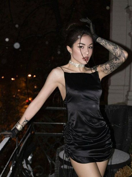 DianaRice model naked pic