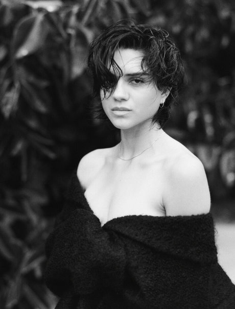 Sasha Calle pretty actress img