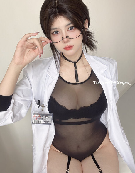 Sxeyes_ erotic actress pic