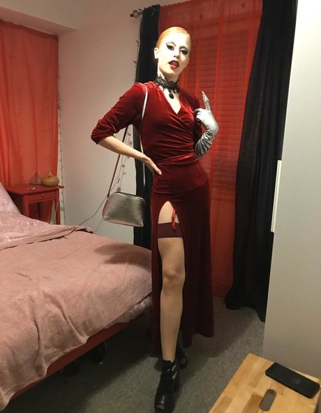 lunaroux nudes model images