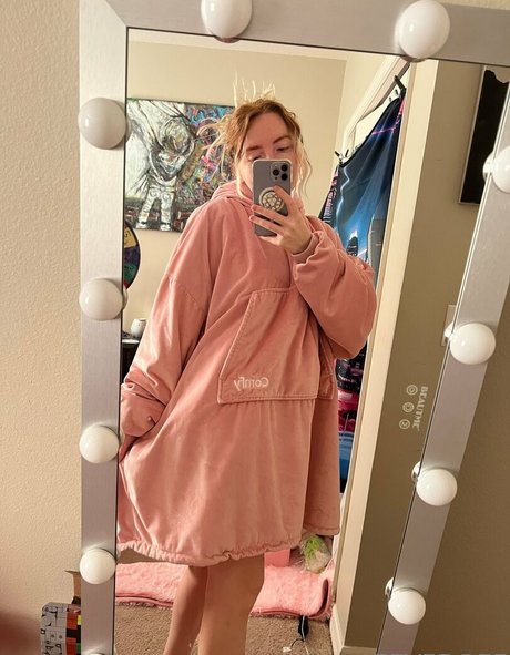 Eevee Bee hd actress pics