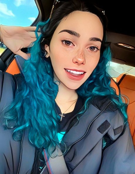 Eevee Bee nude actress pics