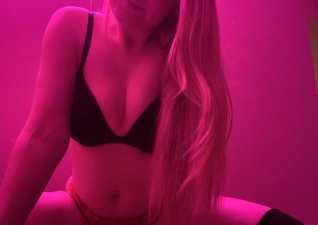 Eevee Bee exclusive star image