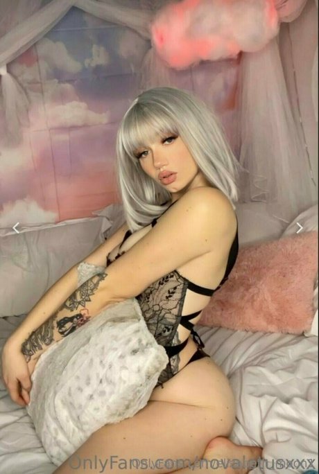 elizabeth moon1 star nudes image