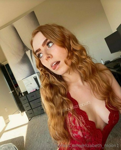 elizabeth moon1 Profile pic