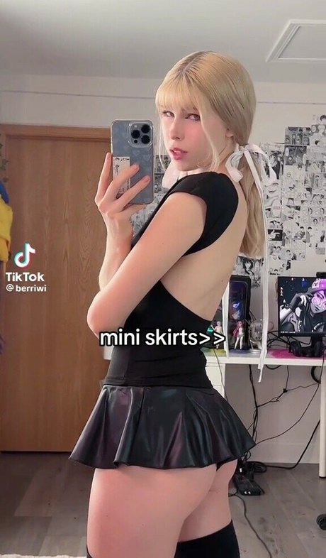 Emma kat 22 naked model pic