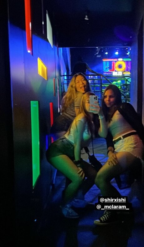 Beatriz Milhomens art star img