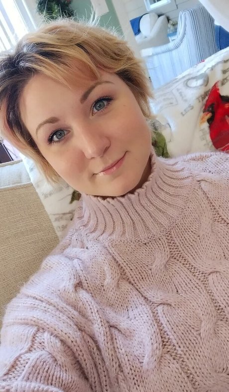 HoneyThorne high quality model image