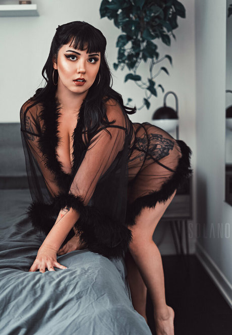 Suki Jade model naked pictures