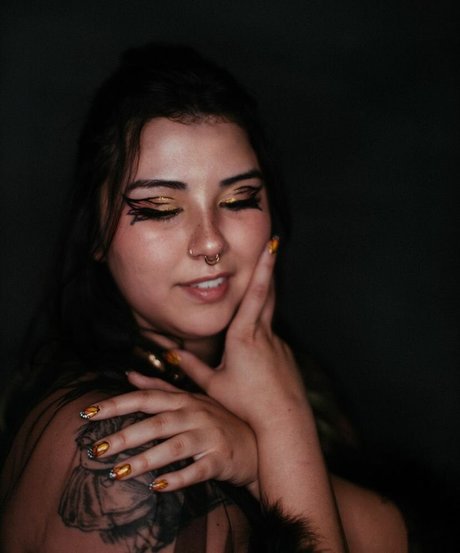 Suki Jade model pretty img