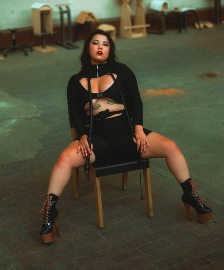 Suki Jade xxx model gallery