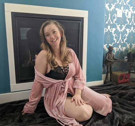 Crystal Sunshine pretty actress pictures