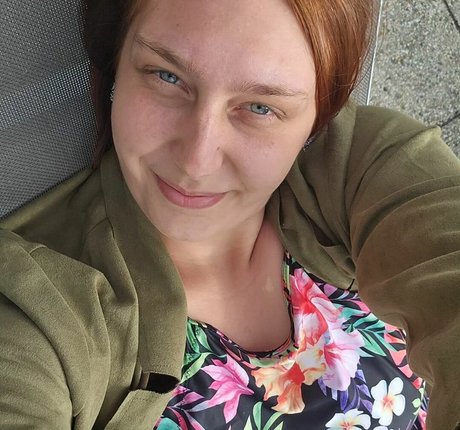 Bustyolive model xxx photo