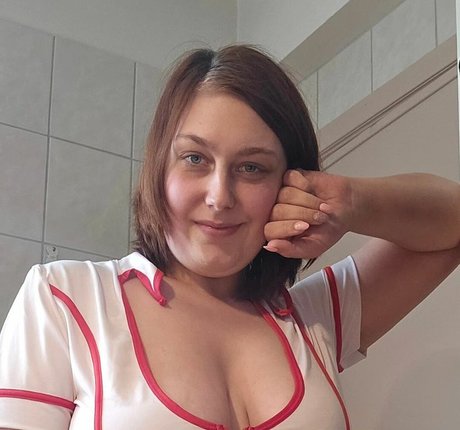 Bustyolive model hd galleries