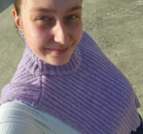 Bustyolive nice actress photo