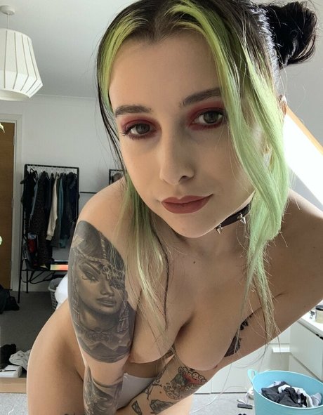 Rubyhexx nudes model photo