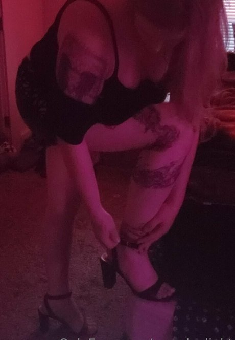 noradaylight nude model pictures