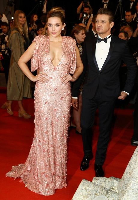 Elizabeth Olsen sexy star image