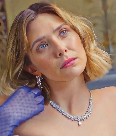 Elizabeth Olsen model hot picture
