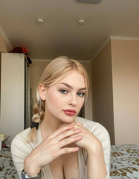 lilaxshy pornstar erotic gallery