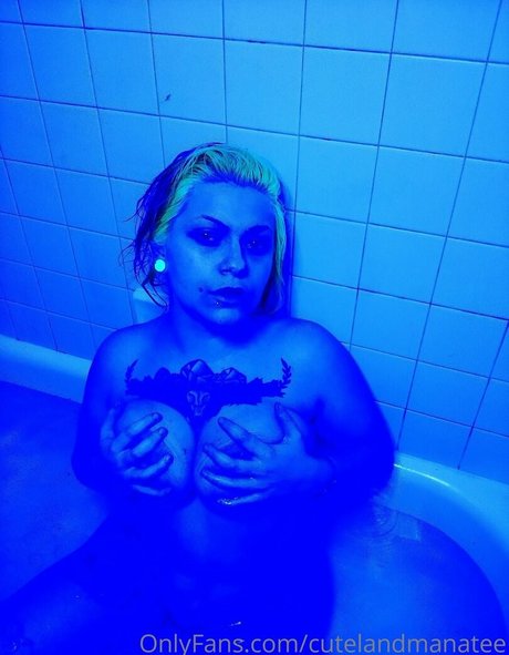 trusteemanatee model pic