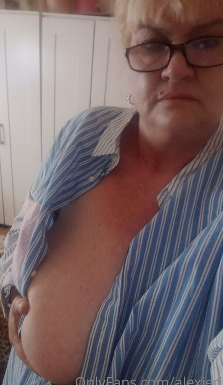 pinkywinky22 pretty model pic