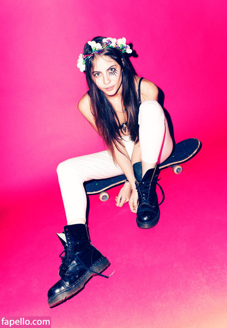 Willa Holland star nudes archive