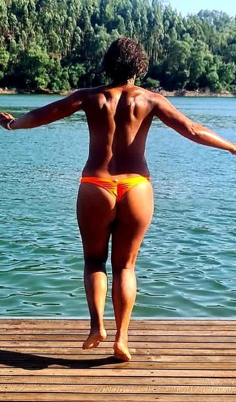 Saira Khan star free photos