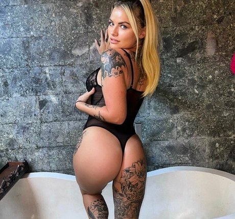 Bella Cox art model images