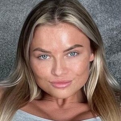 Bella Cox exclusive star images