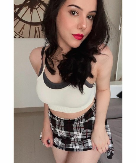 EmilyIsRedCoat model sex photo