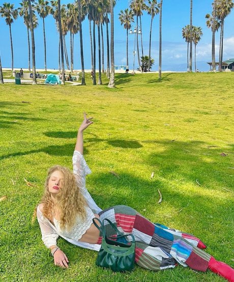 Amiah Miller star sexy galleries