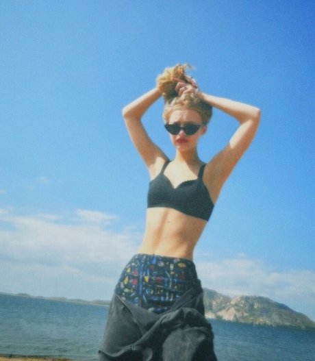 Amiah Miller pornstar exclusive archive