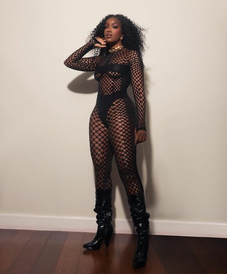 Izza Cantora model nudes pic