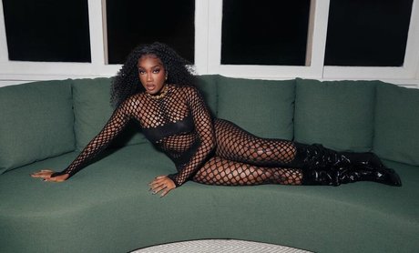 Izza Cantora star pretty images