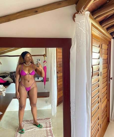 Izza Cantora model sexy photos