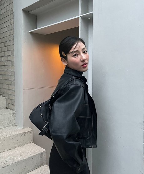 Jeon Jisu naked model images