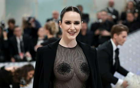 Rachel Brosnahan naked actress picture