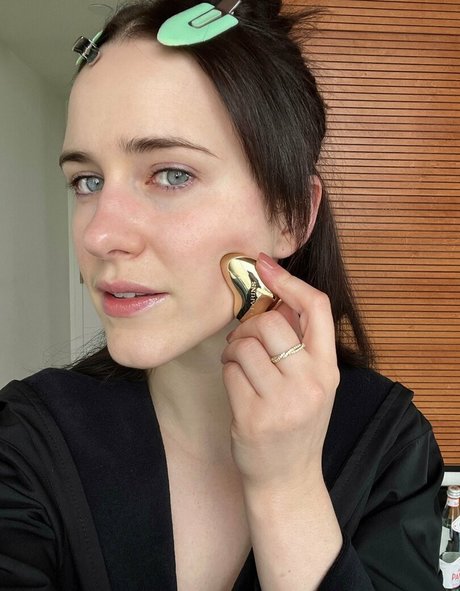 Rachel Brosnahan beautiful model pics