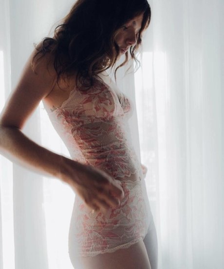 Isis Valverde model xxx photos