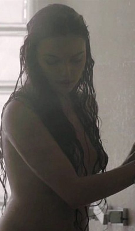 Isis Valverde nice actress photos