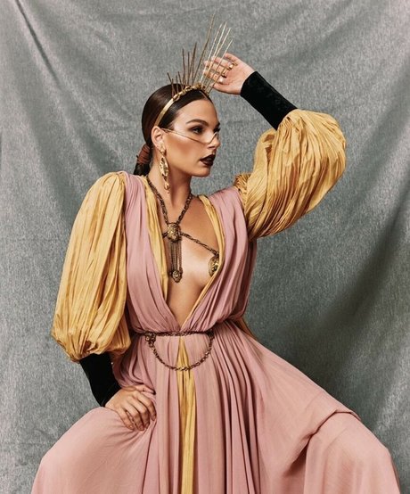 Isis Valverde nudes model img