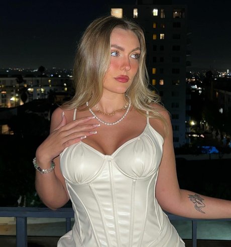 MillieT25 erotic pornstar gallery